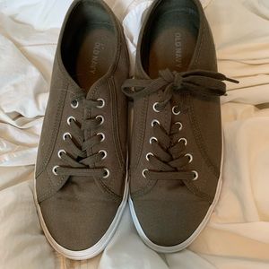 OLIVE GREEN OLD NAVY SNEAKERS